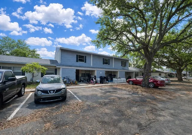 Photo 1 of Multi family home for sale at 1000 E Caroline St, Tavares, FL 32778 | MLS# O6396568 | Listing updated on 2026-07-08