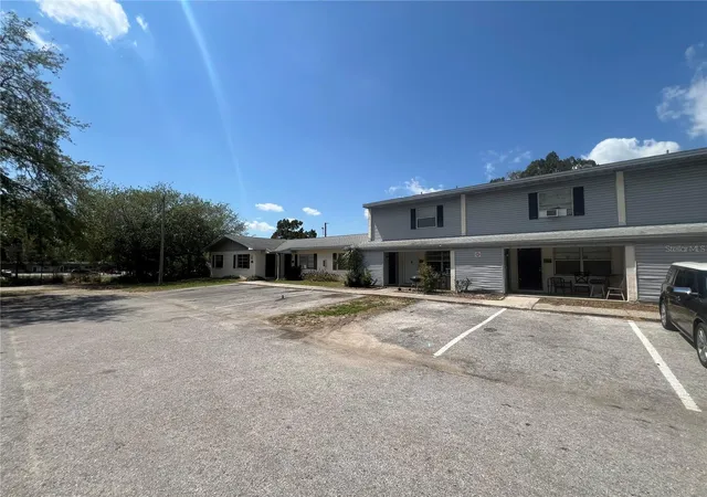 Photo 3 of Multi family home for sale at 1000 E Caroline St, Tavares, FL 32778 | MLS# O6396568 | Listing updated on 2026-07-08