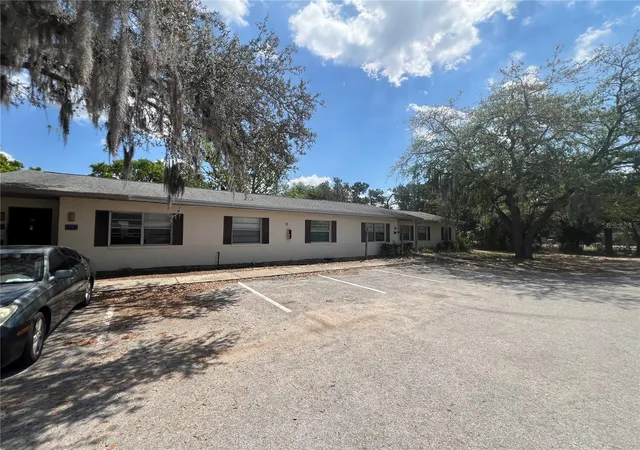 Photo 3 of House for sale at 1000 E Caroline St, Tavares, FL 32778 | MLS# O6396568 | Listing updated on 2026-07-08