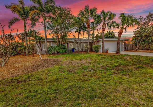 2nd image of 28401 Coco Palm Dr, Punta Gorda, FL 33982 | MLS# C7524374