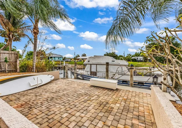 3rd image of 28401 Coco Palm Dr, Punta Gorda, FL 33982 | MLS# C7524374