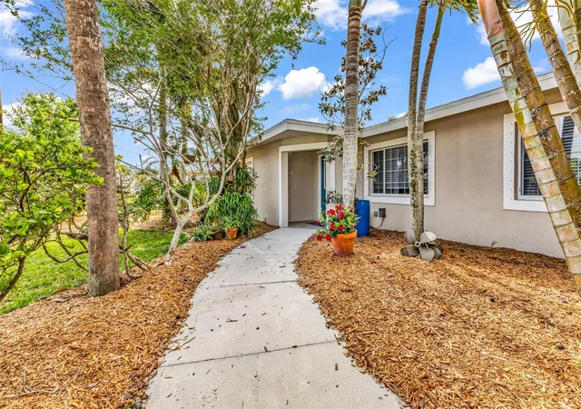 4th image of 28401 Coco Palm Dr, Punta Gorda, FL 33982 | MLS# C7524374