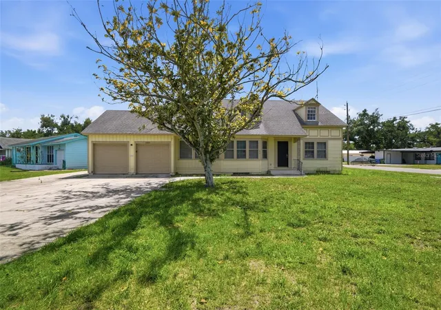 Photo 1 of Single family home for sale at 2513 16th Avenue W, Bradenton, FL 34205 | MLS# O6396573 | Listing updated on 2026-09-03