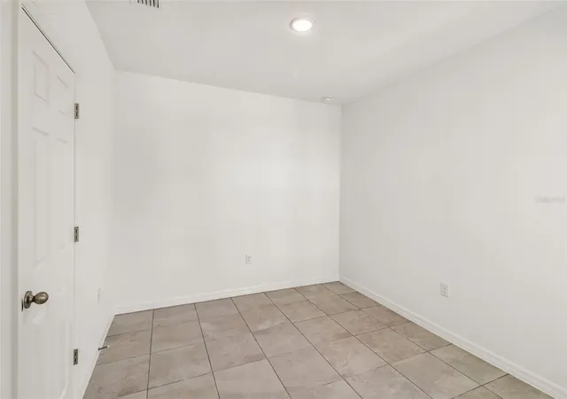 3rd image of 1113 Majesty Palm Cir, Daytona Beach, FL 32120 | MLS# O6396584