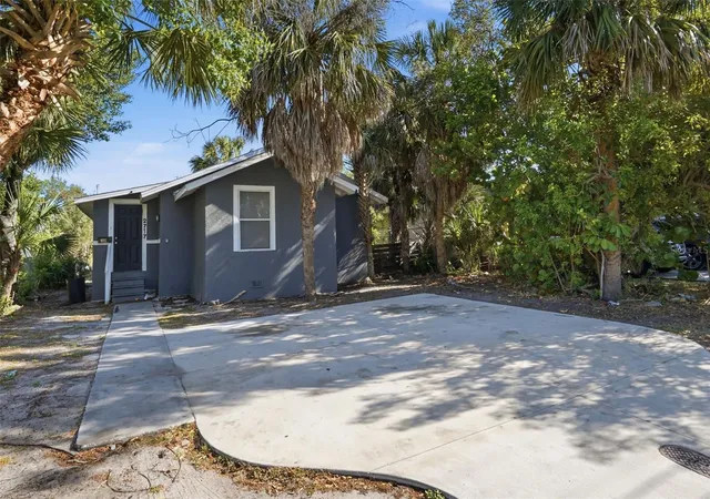2nd image of 2717 13th Ave S, St Petersburg, FL 33712 | MLS# O6396596