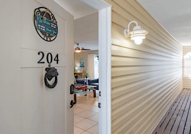 Listing Photo 4 - Condo for sale in building located at 2406 Gulf Blvd, Indian Rocks Beach, FL 33785 - Unit #204