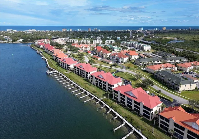 Listing Photo 4 - Condo for sale in building located at 441 Bouchelle Dr, NEW SMYRNA BEACH, FL 32169 - Unit #202