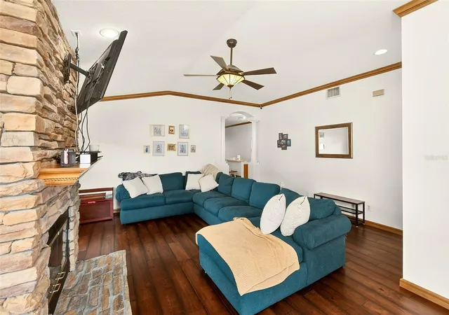 5th image of 2927 Hickory Grove Dr, Valrico, FL 33596 | MLS# TB8494363