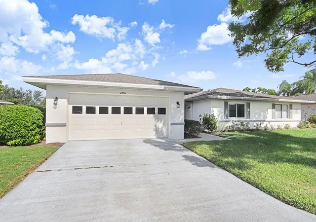 4th image of 2306 Lancaster Dr, SUN CITY CENTER, FL 33573