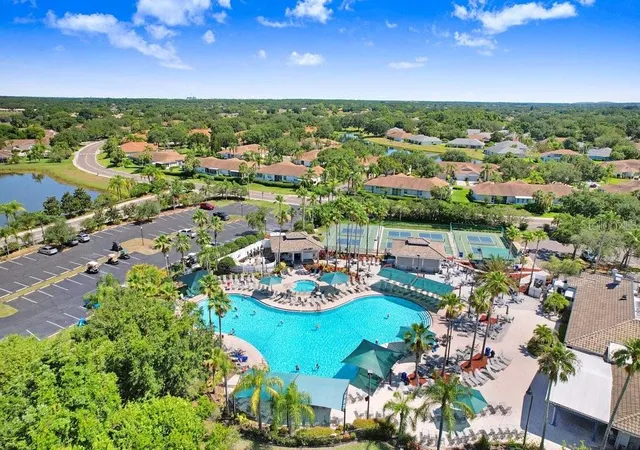 2nd image of 2306 Lancaster Dr, SUN CITY CENTER, FL 33573