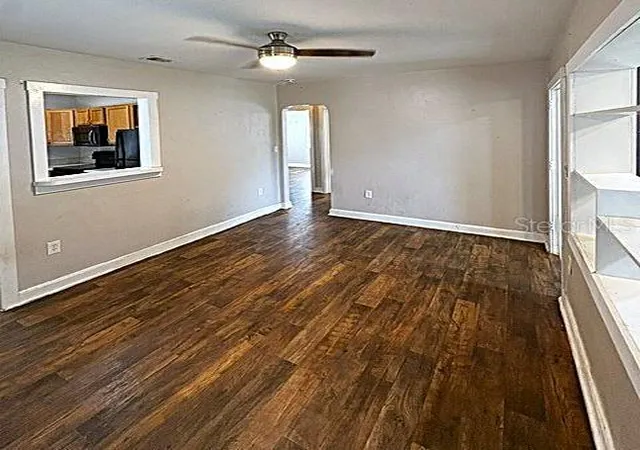 4th image of 1002 Oakhill St, Lakeland, FL 33815 | MLS# TB8494392