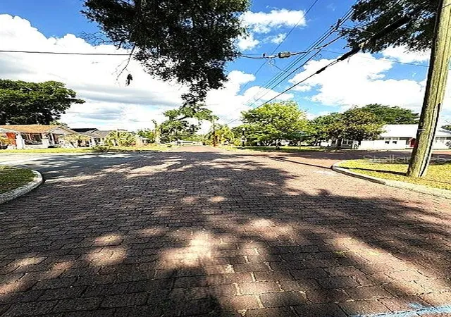 8th image of 1002 Oakhill St, Lakeland, FL 33815 | MLS# TB8494392