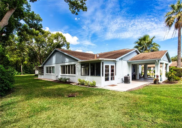 2nd image of 505 Finsbury Cir, SUN CITY CENTER, FL 33573