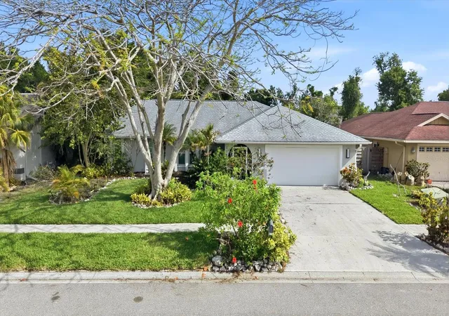 Photo 1 of Single family home for sale at 5599 Wilde Oak Way, Sarasota, FL 34232 | MLS# A4688991 | Listing updated on 2026-09-01
