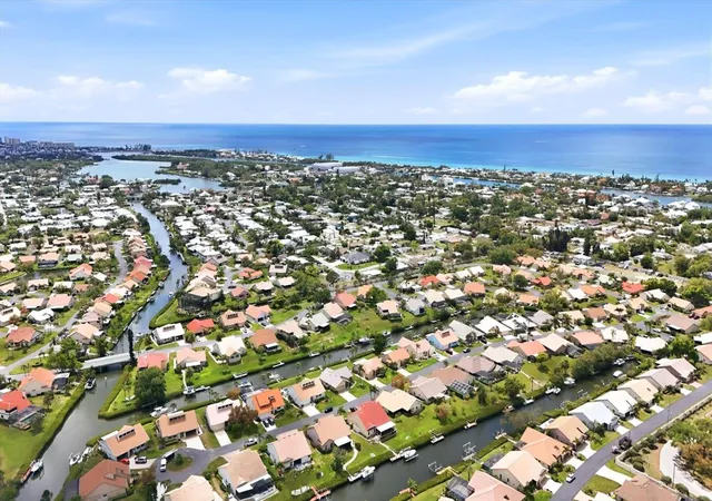 Homes for sale in Nokomis, FL | 140 Inlets Blvd #140, Nokomis, FL 34275 | MLS# A4689002