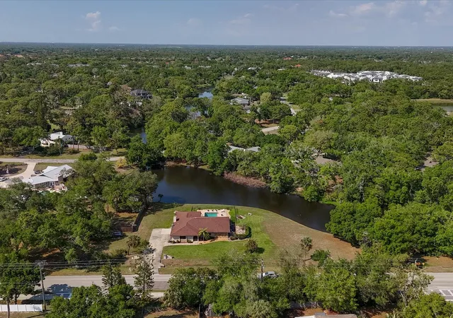 2nd image of 3927 Desoto Rd, Sarasota, FL 34235 | MLS# A4689010