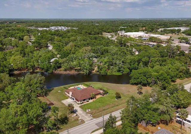 3rd image of 3927 Desoto Rd, Sarasota, FL 34235 | MLS# A4689010