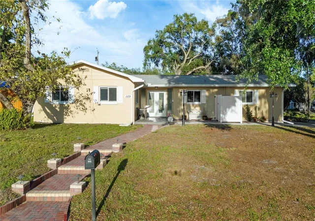 Homes for sale in Clearwater, FL | 1109 S San Remo Ave, Clearwater, FL 33756 | MLS# TB8494539