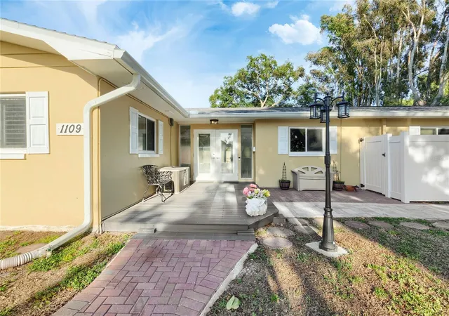 Homes for sale in Clearwater, FL | 1109 S San Remo Ave, Clearwater, FL 33756 | MLS# TB8494539