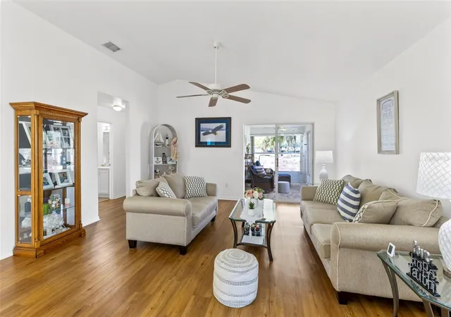 Photo 4 of Single family home for sale at 4960 Heron Run Cir, Leesburg, FL 34748 | MLS# O6396736 | Listing updated on 2026-09-30