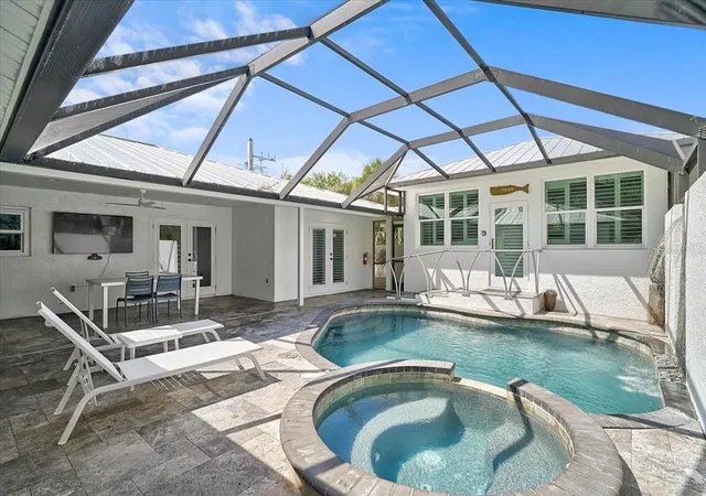 Photo 2 of Single family home for sale at 3515 La Paloma Ave, Sarasota, FL 34242 | MLS# A4689037 | Listing updated on 2026-09-12