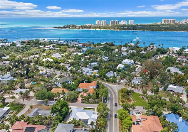Photo 3 of Single family home for sale at 3515 La Paloma Ave, Sarasota, FL 34242 | MLS# A4689037 | Listing updated on 2026-09-12