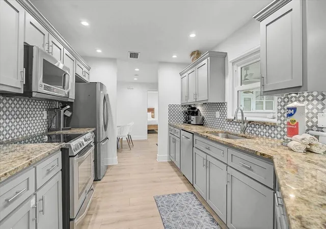 5th image of 3515 La Paloma Ave, Sarasota, FL 34242 | MLS# A4689037