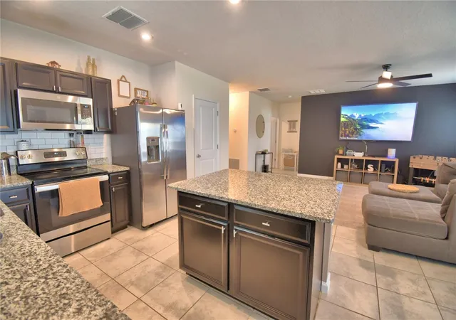Photo 2 of Single family home for sale at 542 Eagle Landing Blvd, Winter Haven, FL 33880 | MLS# L4960889 | Listing updated on 2026-09-14