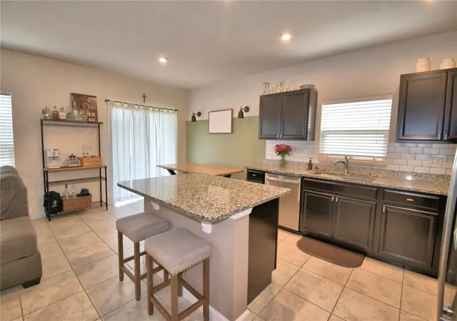 Photo 3 of Single family home for sale at 542 Eagle Landing Blvd, Winter Haven, FL 33880 | MLS# L4960889 | Listing updated on 2026-09-14