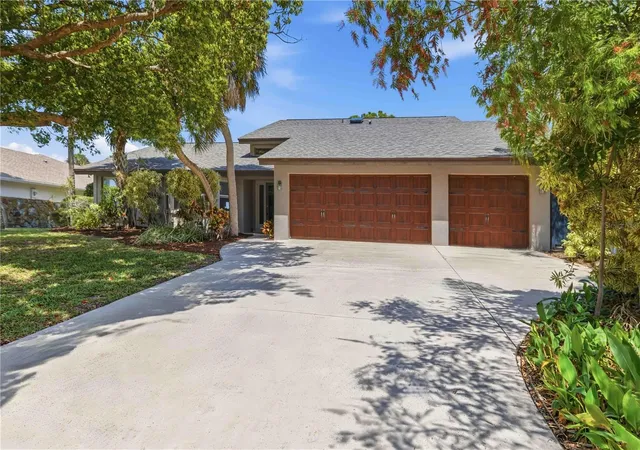 Photo 2 of Single family home for sale at 3953 Prairie Dunes Dr, Sarasota, FL 34238 | MLS# A4689054 | Listing updated on 2026-05-27