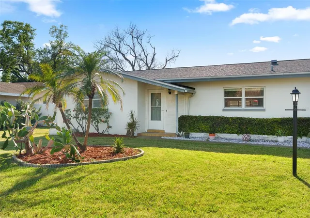 33rd image of 1768 Harbor Cir E, Largo, FL 33770 | MLS# TB8494574