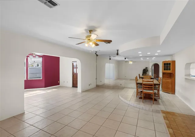 4th image of 1768 Harbor Cir E, Largo, FL 33770 | MLS# TB8494574