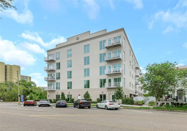 2nd image of 600 3rd Ave S #305, Saint Petersburg, FL 33701 | MLS# TB8494585