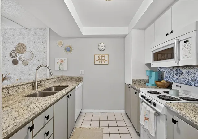 3rd image of 2614 Cvs Cay Dr #405, Clearwater, FL 33760 | MLS# TB8494589