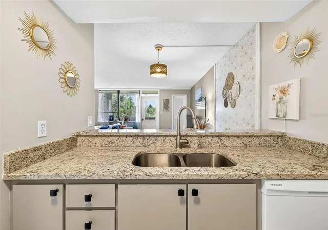 4th image of 2614 Cvs Cay Dr #405, Clearwater, FL 33760 | MLS# TB8494589