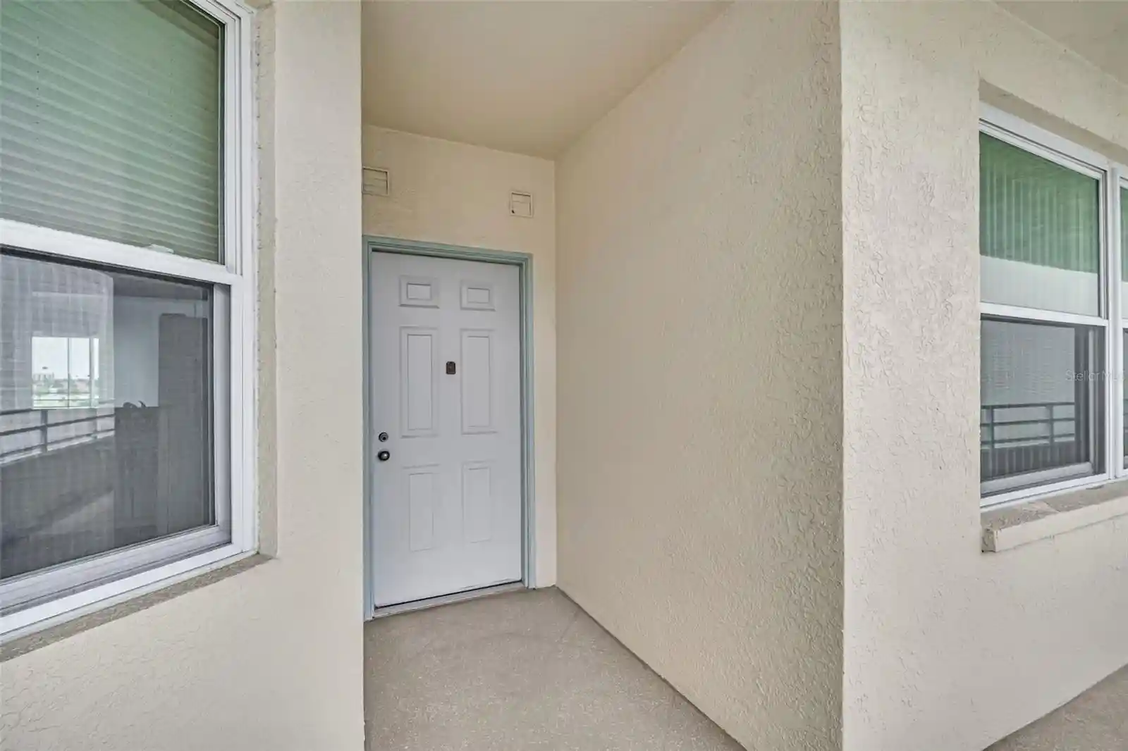 Listing Photo 2 - Condo for sale in 7932 Sailboat Key Blvd S located at 7932 Sailboat Key Blvd S, South Pasadena, FL 33707 - Unit #402