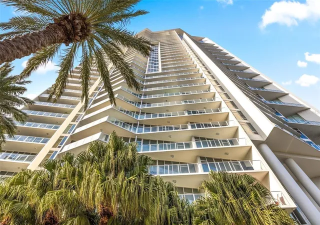 Listing Photo 2 - Condo for sale in building located at 175 1St St S, St. Petersburg, FL 33701 - Unit #3102