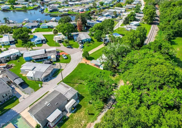Photo 4 of Land for sale at 0 Westland Dr, Tavares, FL 32778 | MLS# G5110652 | Listing updated on 2026-10-16