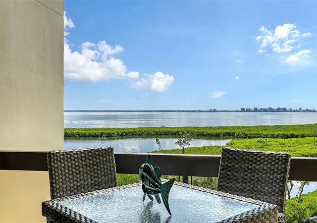 Homes for sale in Sarasota, FL | 1932 Harbourside Dr, Sarasota, FL 34228