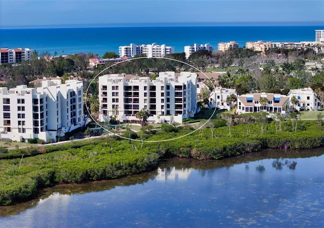 Homes for sale in Sarasota, FL | 1932 Harbourside Dr, Sarasota, FL 34228