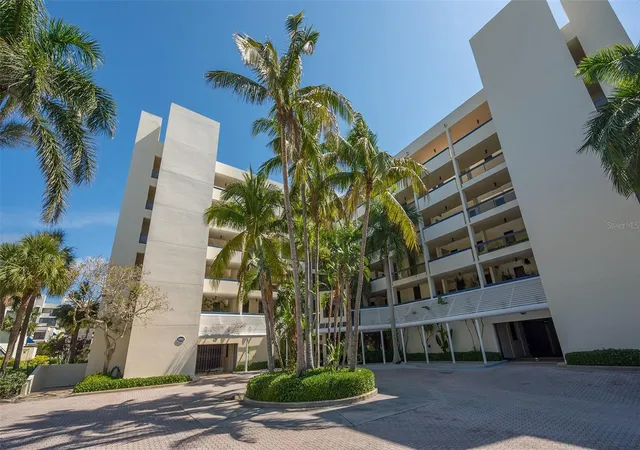 Homes for sale in Sarasota, FL | 1932 Harbourside Dr, Sarasota, FL 34228