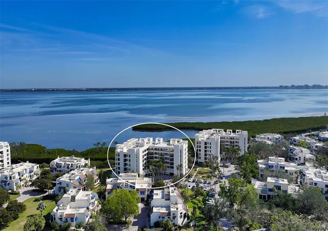 Homes for sale in Sarasota, FL | 1932 Harbourside Dr, Sarasota, FL 34228