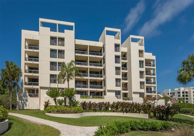 Homes for sale in Sarasota, FL | 1932 Harbourside Dr, Sarasota, FL 34228