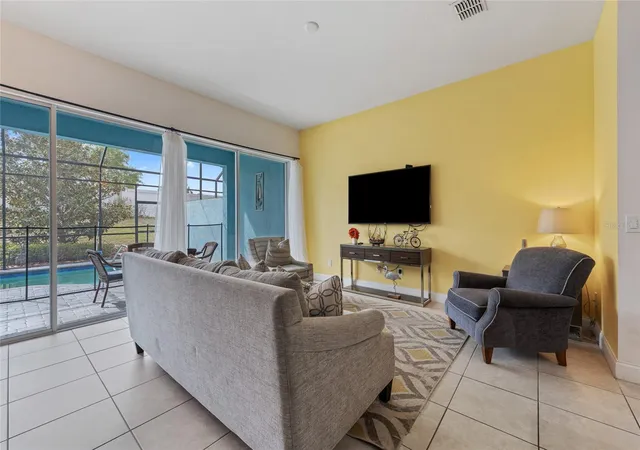 Photo 3 of Townhouse for sale at 318 Captiva Dr, Davenport, FL 33896 | MLS# O6396814 | Listing updated on 2026-10-02