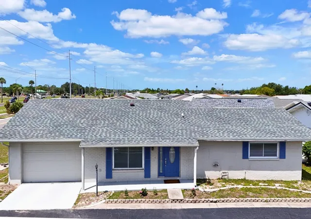 Condo for sale at 702 Huxley Pl, SUN CITY CENTER, FL 33573 | MLS# A4689086