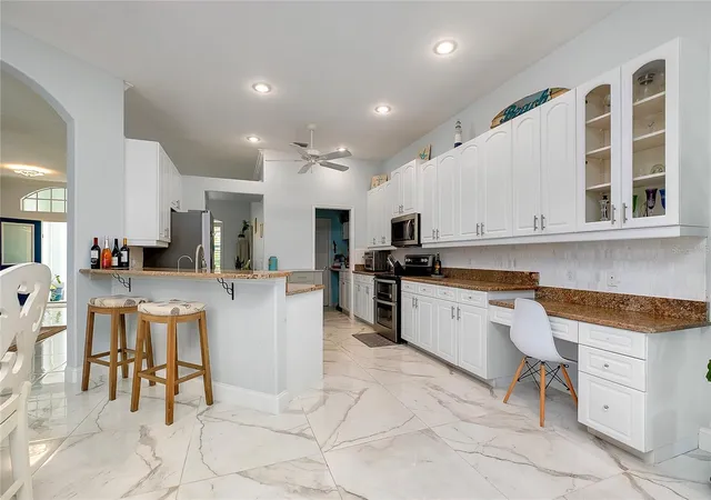 3rd image of 360 Cedarbrook Ct, Venice, FL 34292 | MLS# TB8494698