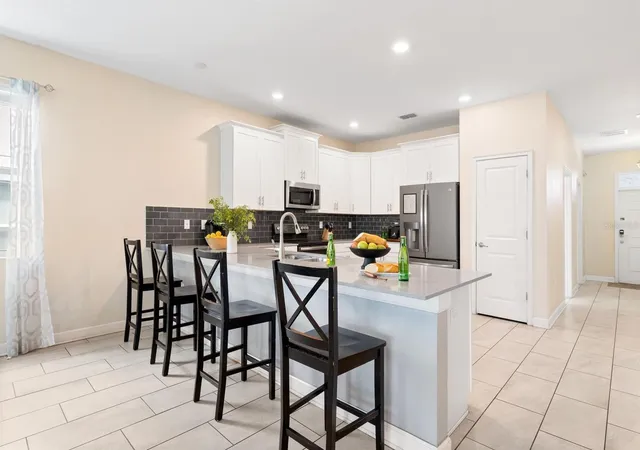 4th image of 9050 Stinger Dr, Davenport, FL 33896 | MLS# O6396888