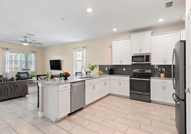 5th image of 9050 Stinger Dr, Davenport, FL 33896 | MLS# O6396888