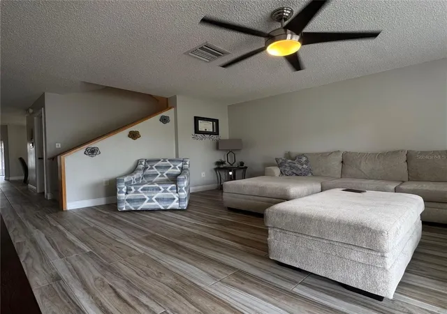 4th image of 306 Kensington Lake Cir, Brandon, FL 33511 | MLS# S5147304