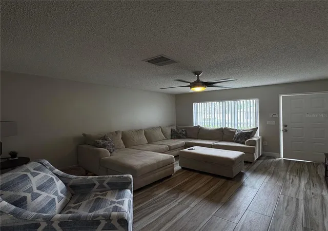 5th image of 306 Kensington Lake Cir, Brandon, FL 33511 | MLS# S5147304